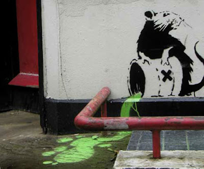 பேங்க்ஸி--வரைந்த "தெருவோர ஓவியங்கள்" - அட்டகாசமான ஓவியங்கள்... - Page 2 Banksy+Street+Art+Photos+%2817%29
