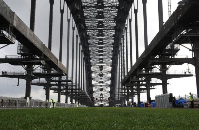 சிட்னி "ஹார்பர் பிரிட்ஜ்" ல் ஒரு மிகப்பெரும் உணவு திருவிழா - புகைப்படங்கள்... Sydney+Harbour+Bridge+%2812%29