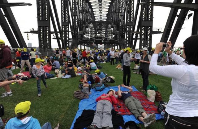 சிட்னி "ஹார்பர் பிரிட்ஜ்" ல் ஒரு மிகப்பெரும் உணவு திருவிழா - புகைப்படங்கள்... Sydney+Harbour+Bridge+%289%29