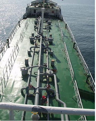 Oil Ship Break In South Korea (2008) - Rare Photographs 0,0,245,900,540,676,e43a4da8