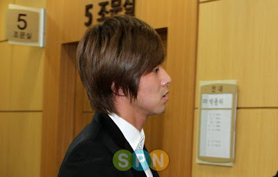 [PHOTOS][30.06.10] Yunho - Park Yong-Ha's Funeral Yunho+%289%29