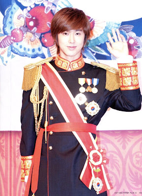 [SCANS] 20100809 Yunho - Hot Chili Paper Goong+%283%29