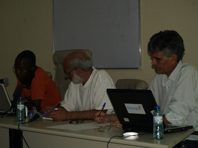 [PB270002.JPG]