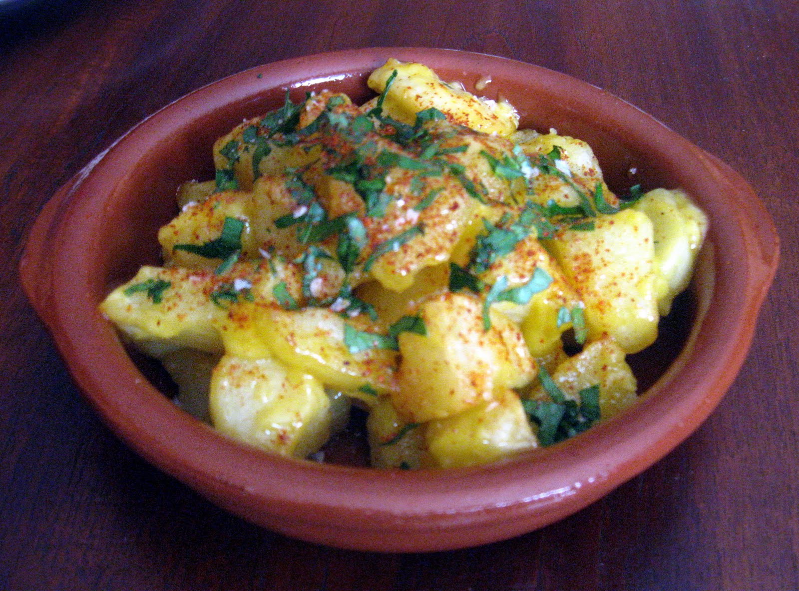 Cocina con Quenyin Tapas Patatas bravas con alloli y pimentón picante