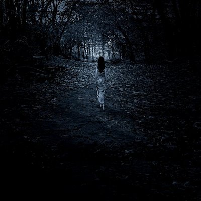 Mujer+caminando+de+noche.jpg