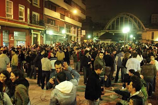 Botellón en la Plaza del Humor (A Coruña) Botellón en la Plaza del Humor