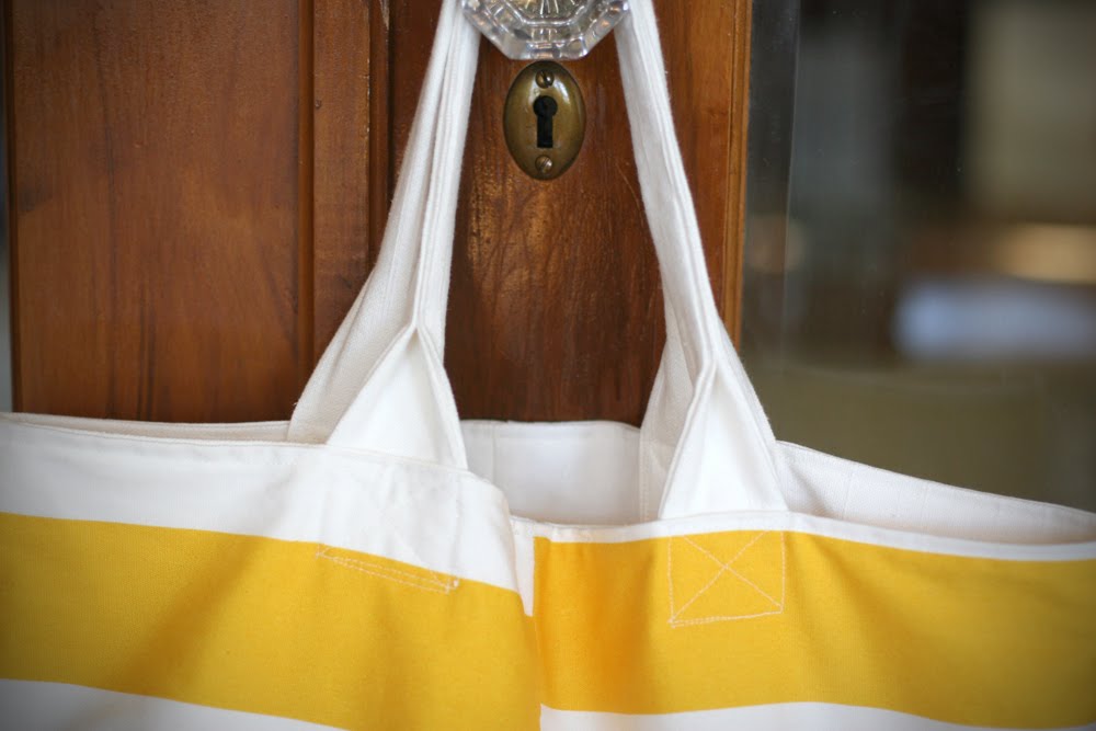 The rest of this post is a tutorial for the tote handles: