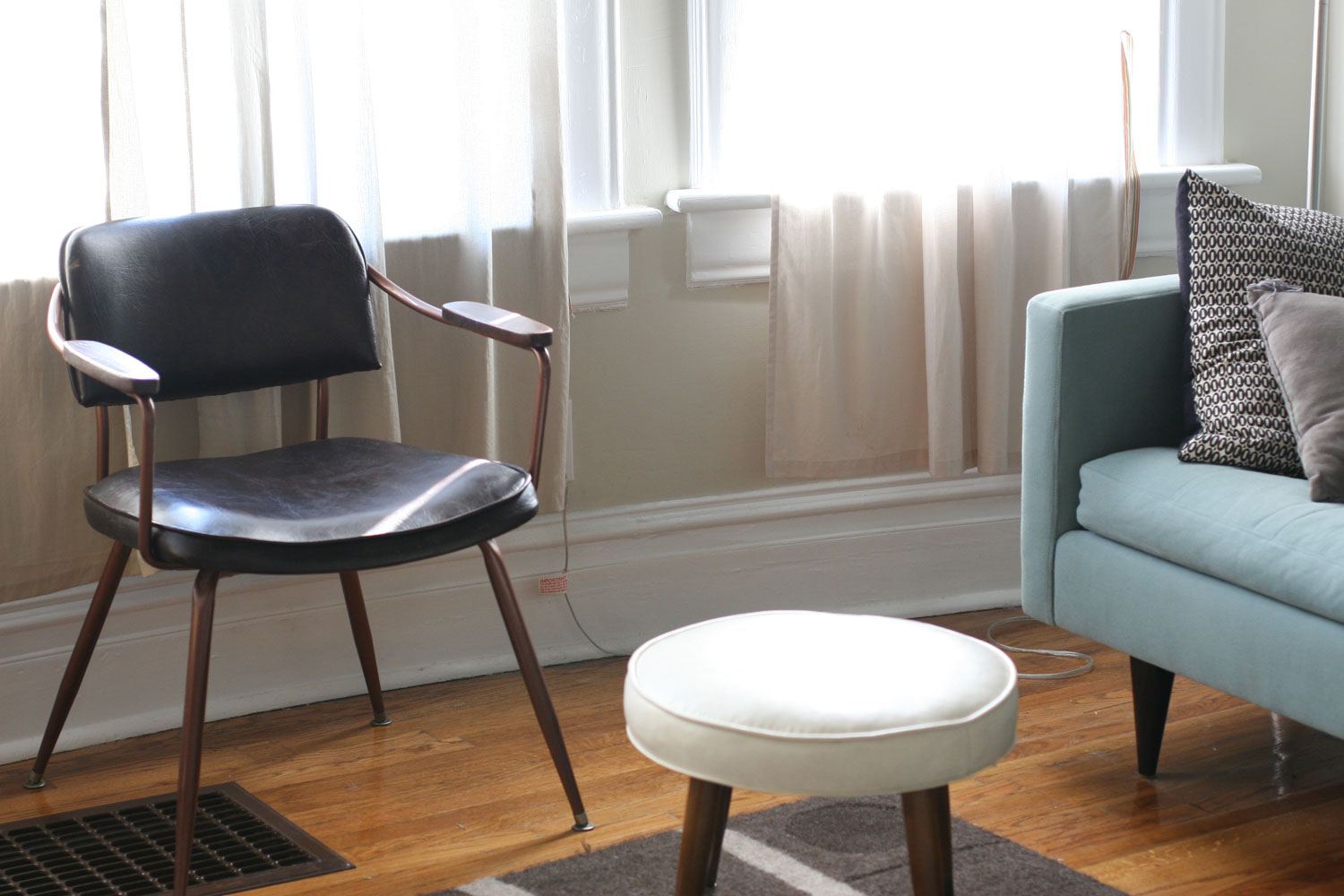 [midcenturychair.jpg]