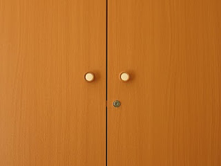 shut door knobs