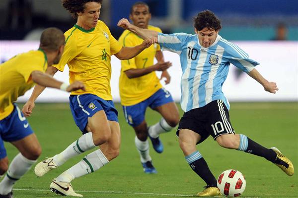 Messi demuestras sus habilidades 17-11-10+Messi+vs.+Brasil