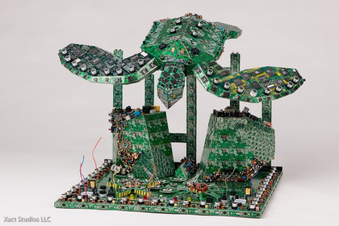 http://2.bp.blogspot.com/_lG2az5ut9w0/S60gdULhuqI/AAAAAAAAL4E/3OiwRQe3u-M/s1600/Old_PCB_Turned_into_Sculptures_11.jpg
