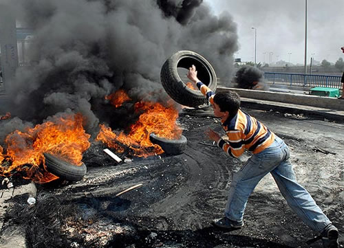 Environmentalists+warned+people+against+Burning+tires2.jpg