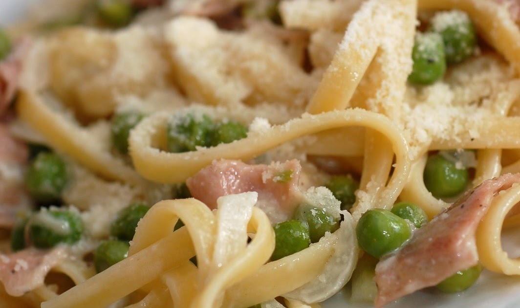 Pasta with Prosciutto & Peas