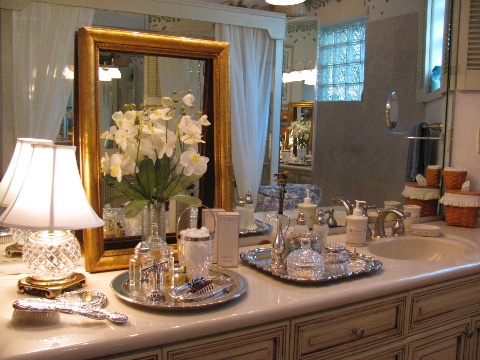 MAY DAYS His and Hers Bathroom Counters