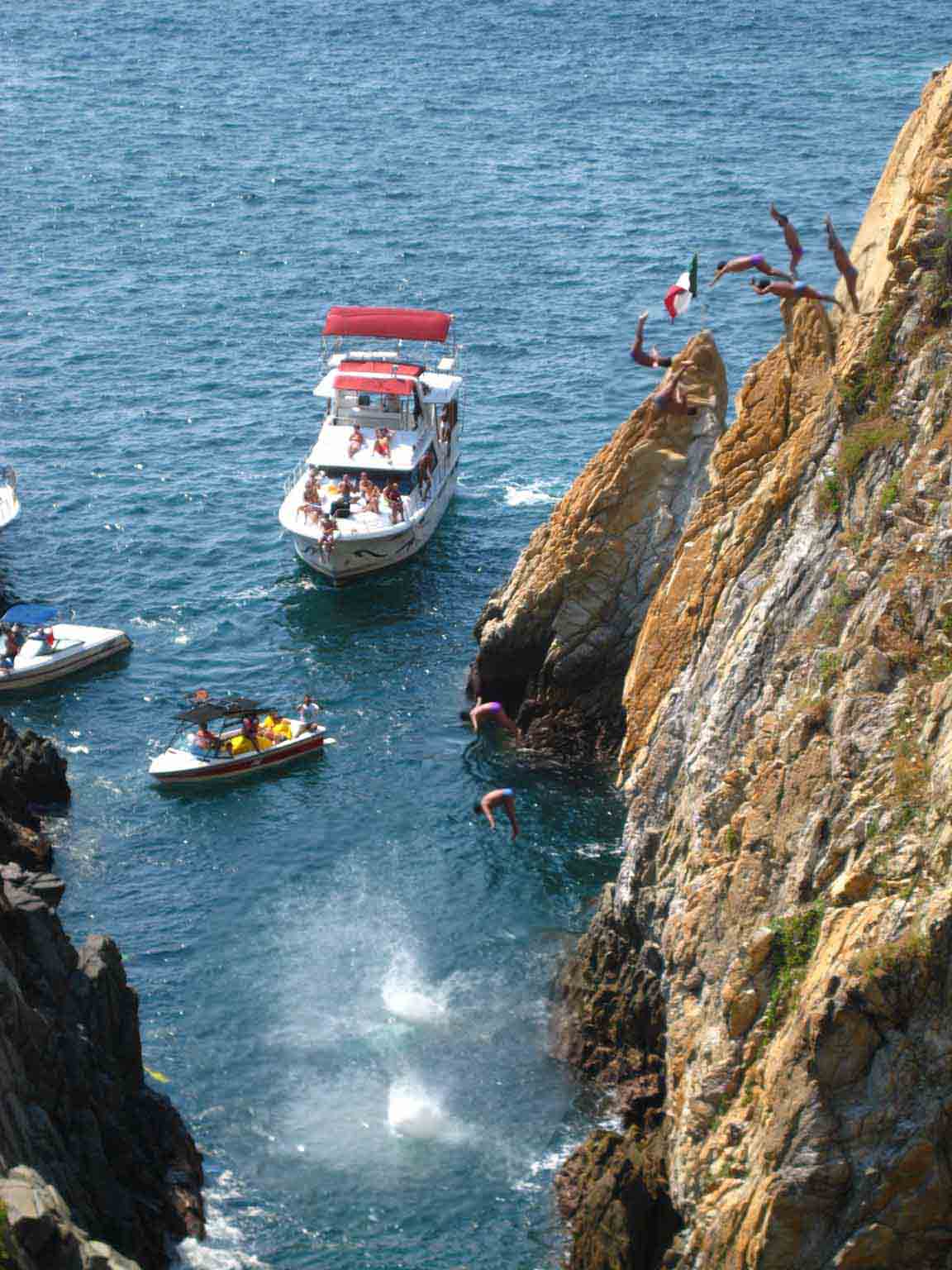Eric & Autumn's World Roll Up Acapulco Cliff Divers