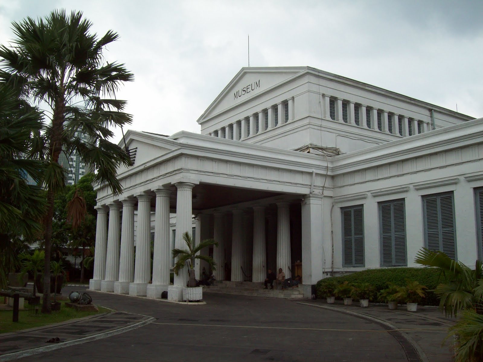 Moon's effect: What, entrance ticket to Museum Nasional (aka Museum