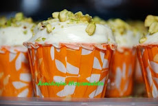 DURIAN PISTACHIO CUP CAKES