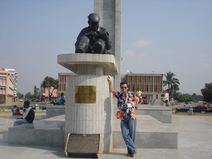 Estatua do Agostinho Neto no Huambo