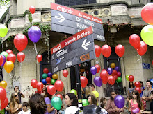 DESEOS AL CIELO , AL SOL :EL GLOBO ROJO