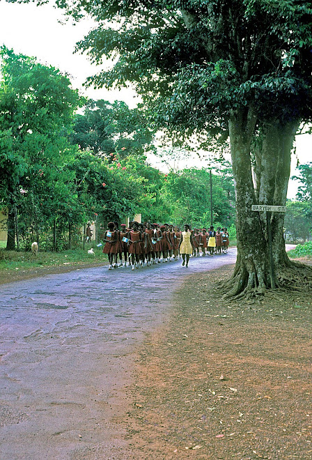 HRSS Kenema - on Dama Rd for arrival of Prime Minister Siaka Stevens