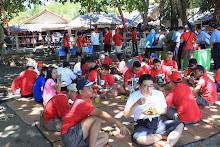 Makan siang lesehan di Batu karas