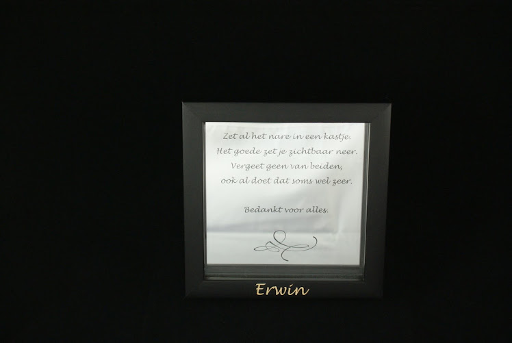 Gedicht op spiegel in houten lijst