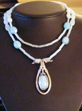 [ocean_blue_quarts_silver_necklace_2.jpg]