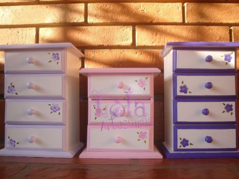 Lola Artesanías: Alhajeros con cuatro y tres cajones, varios colores
