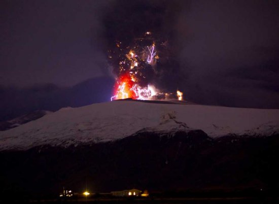 iceland volcano lightning pictures. of the Iceland volcano.