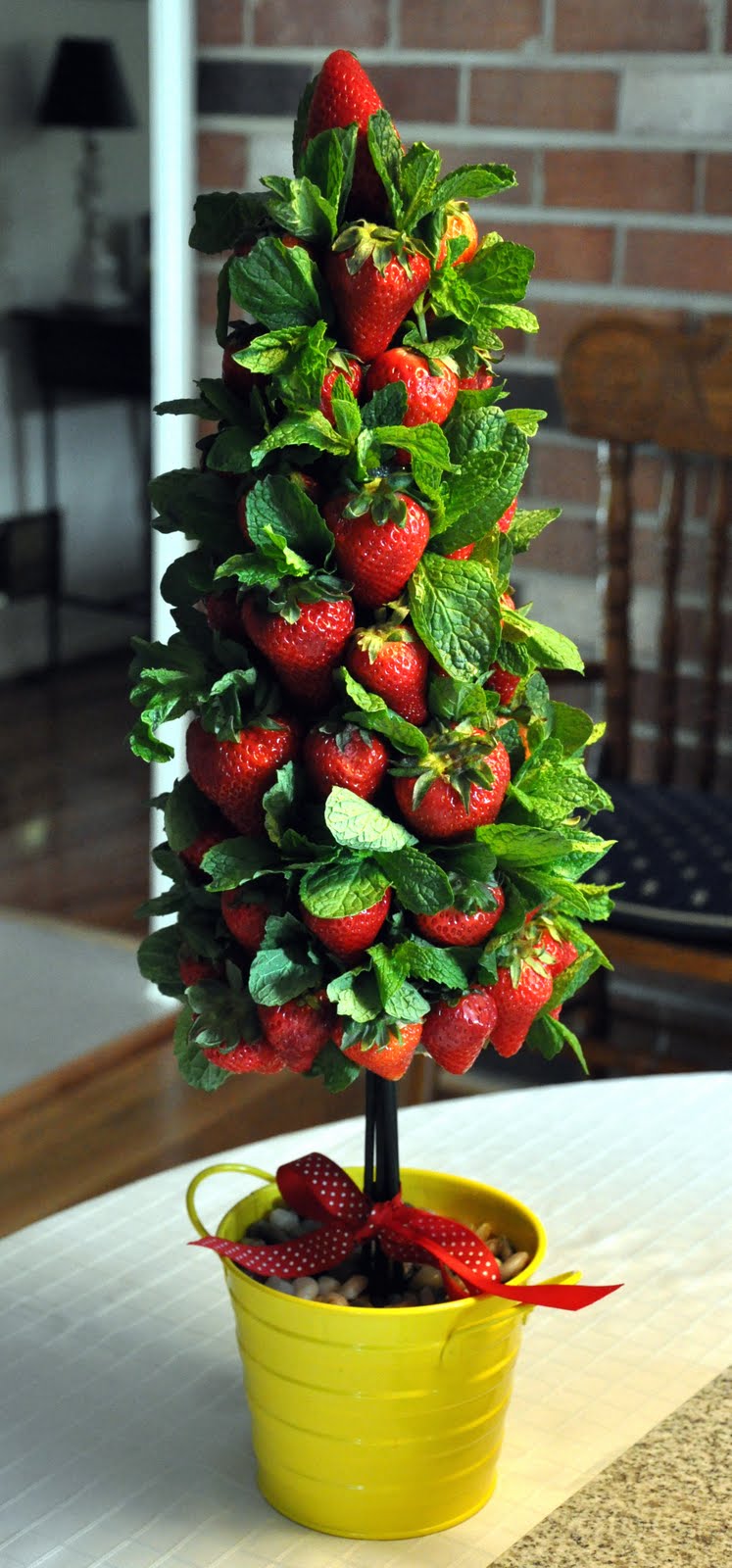 HARNESS YOUR KIM CHI powerful cuisine HOW TO Strawberry Topiary Tree