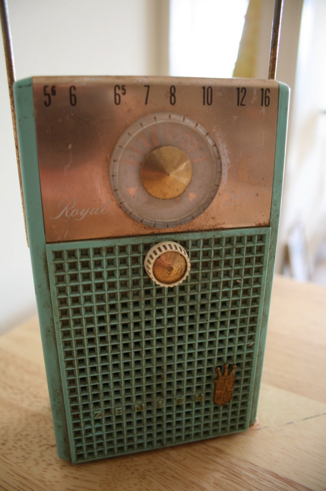 [vintage+radio+green+had+one.jpg]