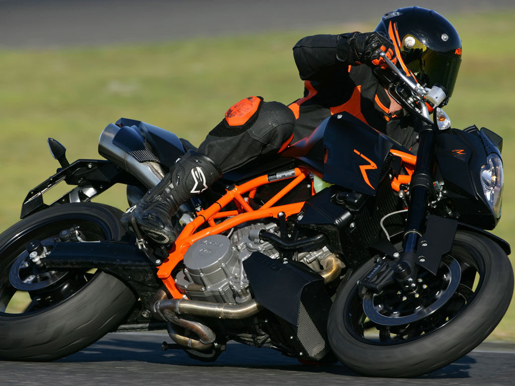 [KTM_990_Super_Duke_R-aa_2007_07_1024x768[1].jpg]