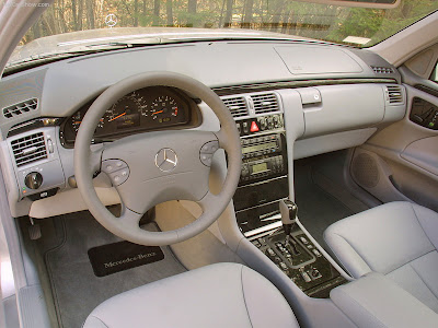 Mercedes Benz 320. Mercedes-Benz CLK55 AMG