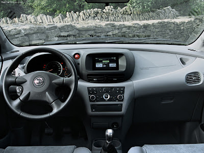 In Nissan Almera Classic you can work comfortably accommodated at the wheel: