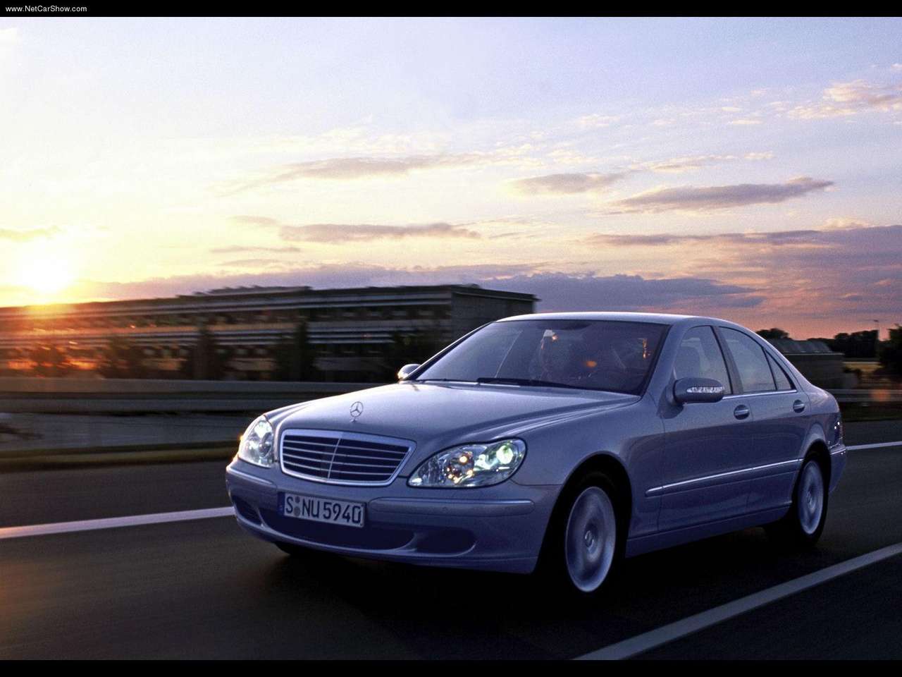 Mercedes-Benz-S500_4MATIC_2003_1280x960_wallpaper_01.jpg