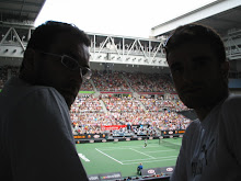 Rafa y Santi en Australian Open 2007 de fondo la vencedora Serena Williams