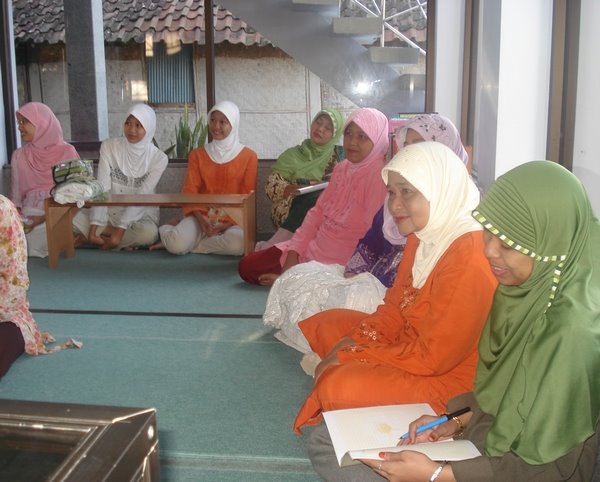 Pengajian Ahad Pagi Jamaah Ibu-ibu di Masjid Assalaam