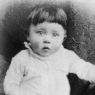 Adolf Hitler niño Adolf Hitler niño