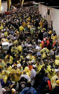 Steelers fans wait out the rain delay