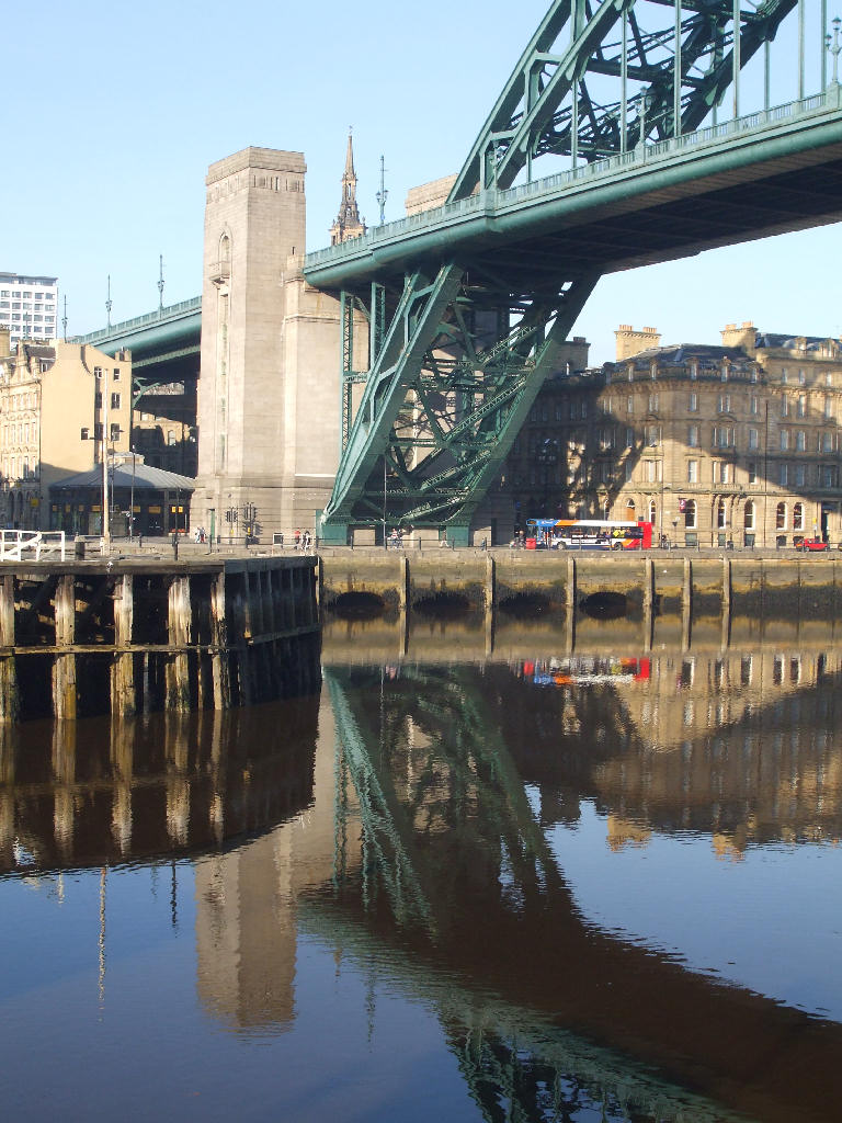 [08-02-11+Tyne+Bridge+(12)r.jpg]