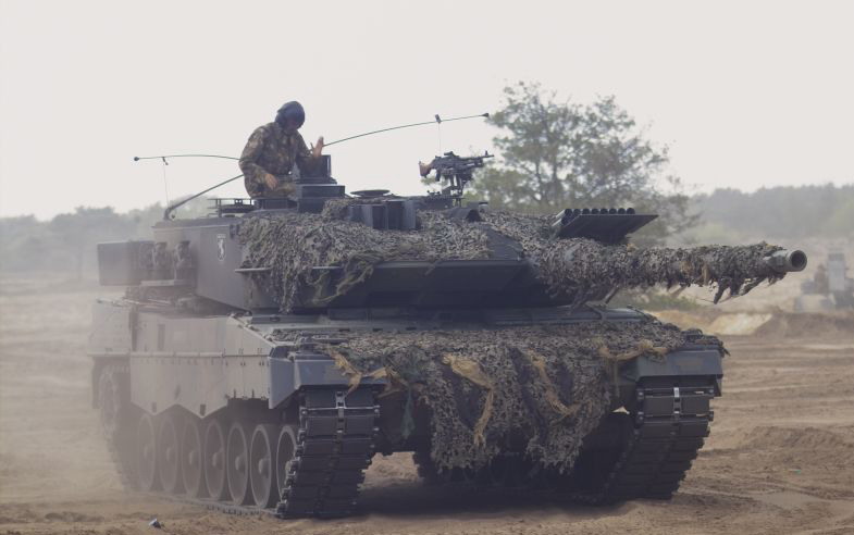[Leopard_2A6_Dutch_Army_01.jpg]