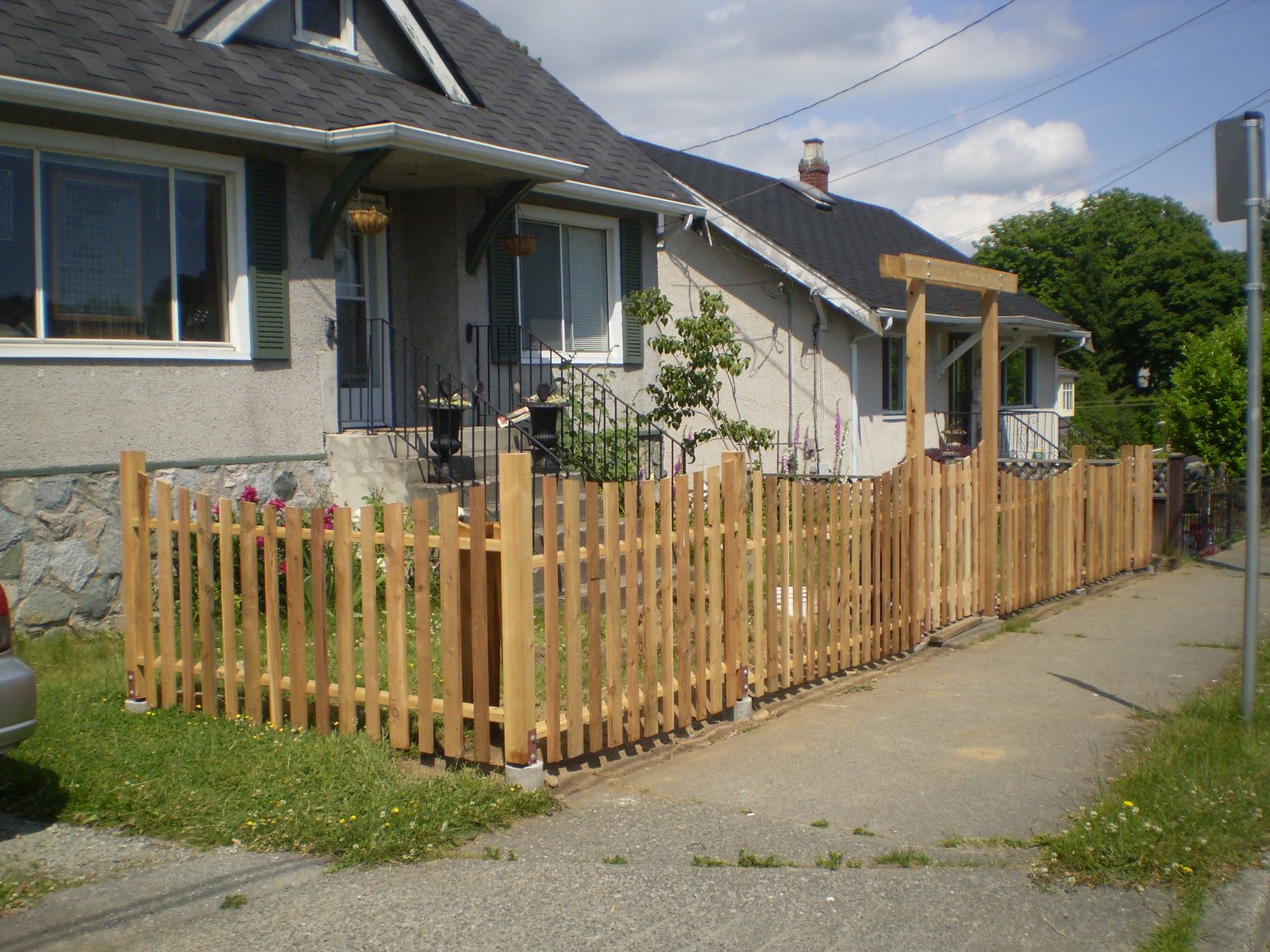 [FenceFromFront02.JPG]
