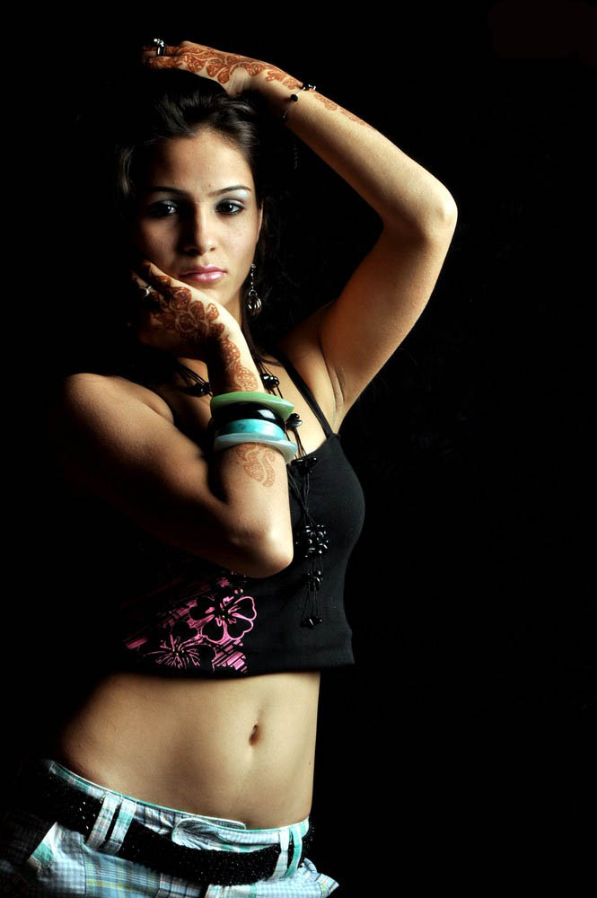 http://2.bp.blogspot.com/_mCQCUdBDa_U/S-6u5JgxI1I/AAAAAAAAKkE/mPF-W3a68cQ/s1600/college-girl-rishika-hot-sexy-photo-shoot-098.jpg