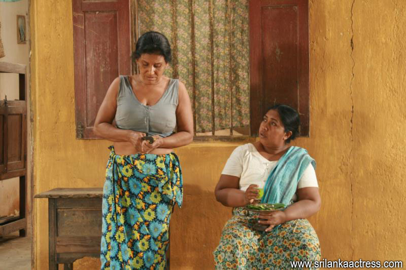 Sri lankan Masala Aunty Dulani Hot Bath Scene Pics