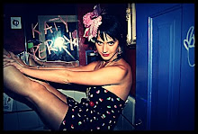 KATY PERRI(L.-