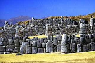 08-sacsayhuaman-interior.jpg