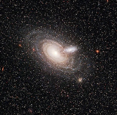 2MASX J00482185-2507365 Occulting Pair - 10 Galaksi Paling Indah Di Alam Semesta - Simbya