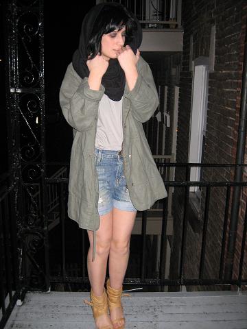 parka, camisole, short de jeans et sandales(zara), foulard( american apparel)