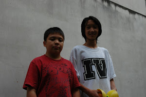 Toan(red t-shirt) and Paul(IV)