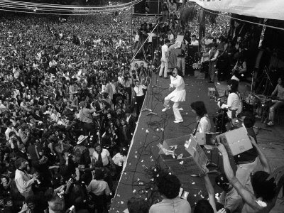 [WA1884533-FB~Mick-Jagger-Sings-on-Stage-at-Free-Rolling-Stones-Concert-in-Hyde-Park-London-1969-Posters.jpg]